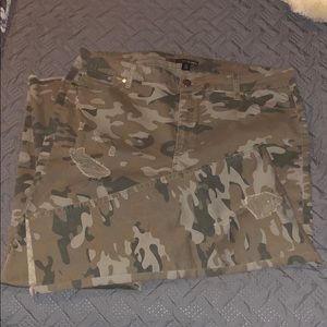 Camouflage ripped jeans